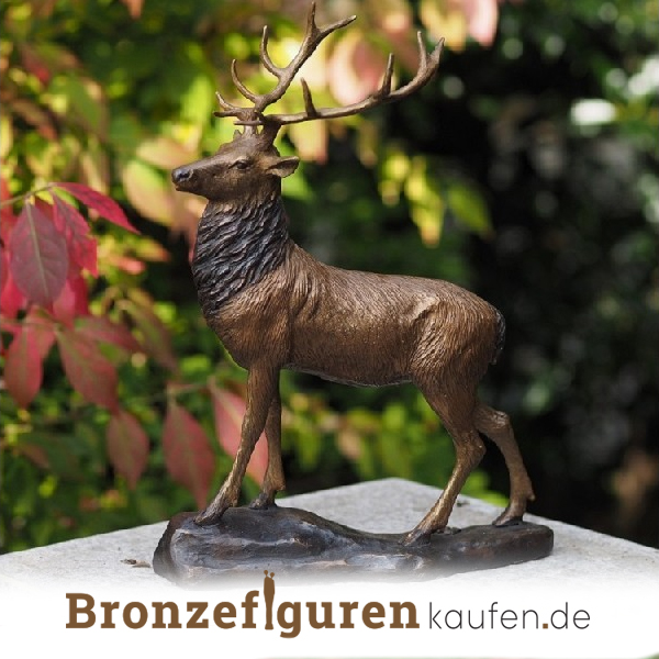 Bronzefigur kleiner Hirsch auf einem Felsen Gartendekoration Dekorationsfigur 