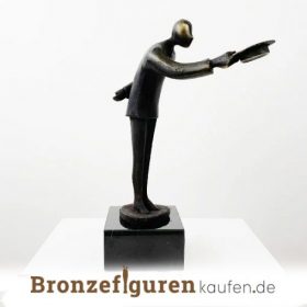 Bronzefigur zu Ehren des 5-jaehrigen Firmenjubilaeums Hut abnehmen