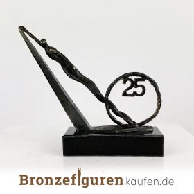 Einzigartige Bronzefiguren als Geschenk zum 25 jaehrigen Dienstjubilaeum Der Meilenstein mit Datteln