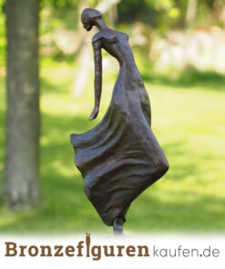 gartenfigur-statige-dame