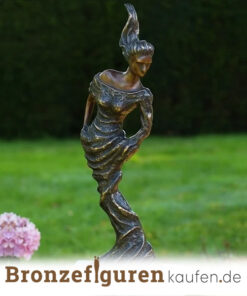 Gartenskulptur einer Frau namens unabhaengige Frau