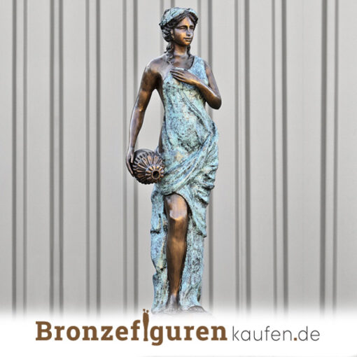 Klassische Frauenfigur aus Bronze namens Frau mit Kelch