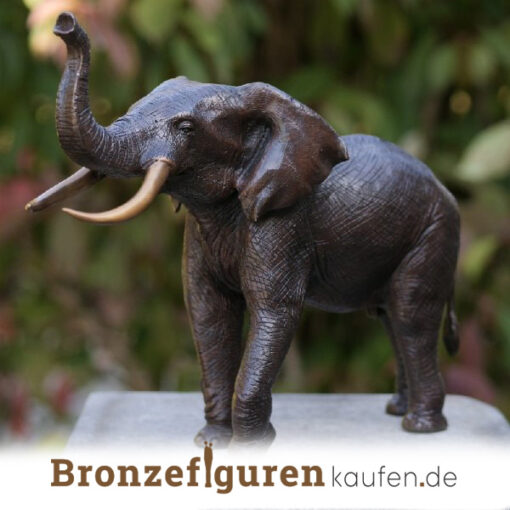 Elefantenfigur aus Bronze fuer den Garten