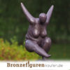 Frauenfigur einer Dicken Frau aus Bronze