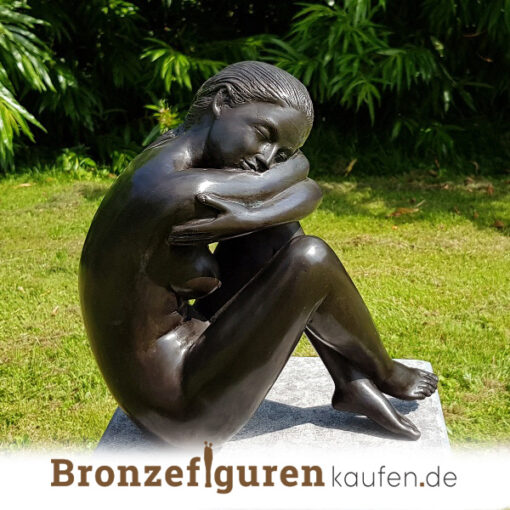 Gartenskulptur aus Bronze genannt gluecklich
