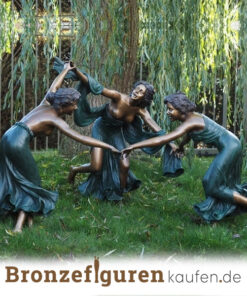 Gartenskulptur von drei tanzenden Frauen