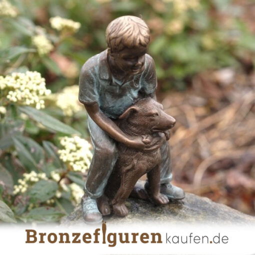 Kinderfigur Jungen mit Hund aus bronze