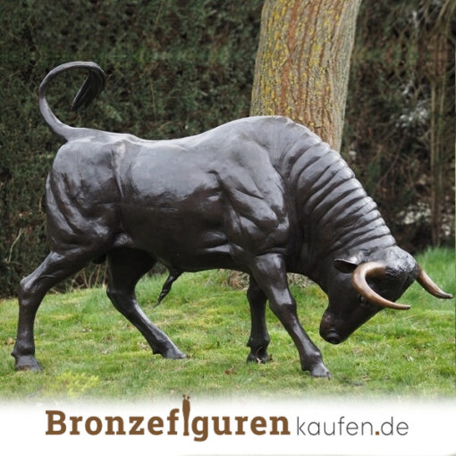lebensgroßen Skulptur Stier aus Bronze